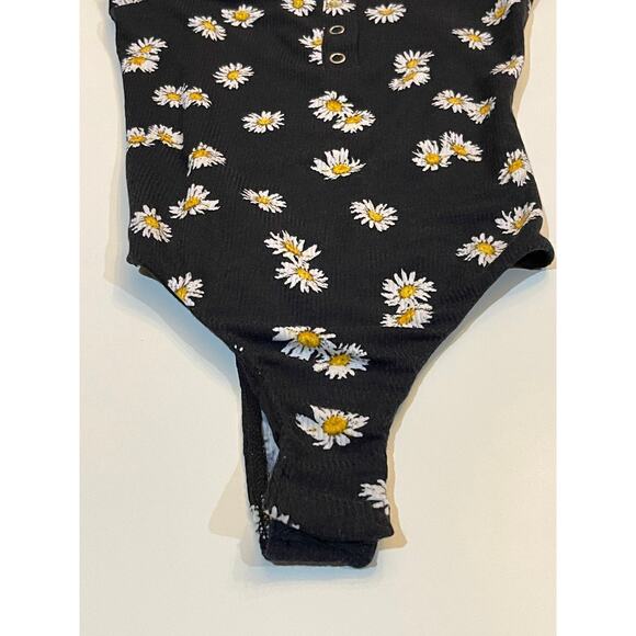 Beautiful XS Bodysuit For Coming Summer - Picture 3 of 9